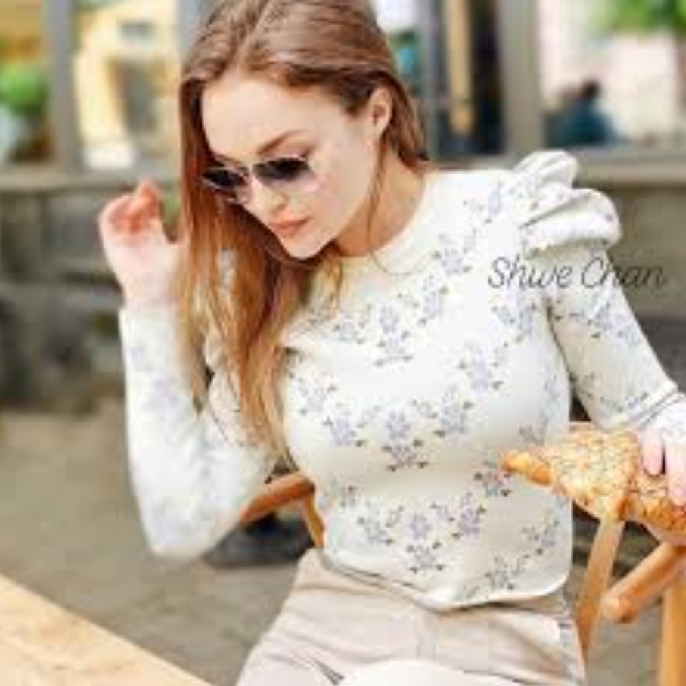 Kiss The Stars Floral knit blouse,Balloon Shoulder, Size XS